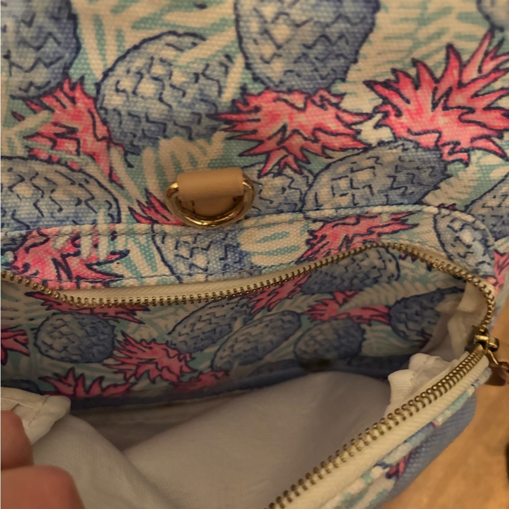 Backpack - Picture 4 of 5